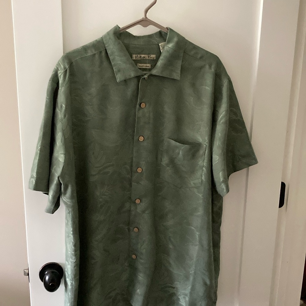 Mens casual short-sleeve shirt.
